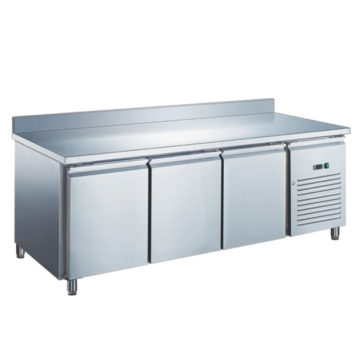 TABLE RÉFRIGÉRÉE GN 1/1 NÉGATIVE PROF 700 AVEC DOSSERET - 3 PORTES